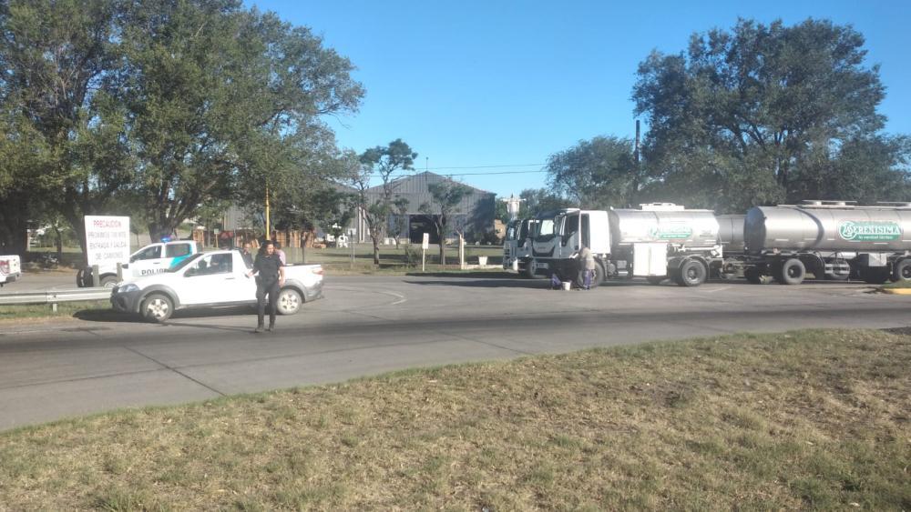 Camión lechero embistió a otro vehículo en rotonda Ruta 5