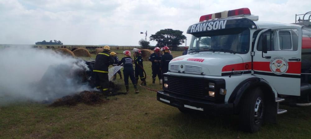 Bomberos de Rawson acuden a campo «El Suspiro»