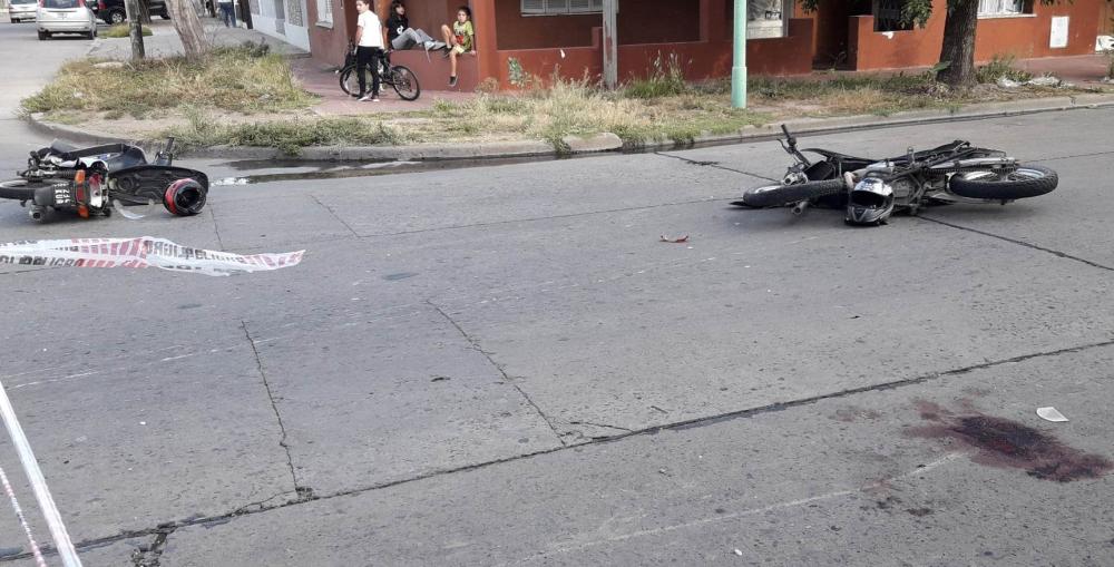 Impactan dos motos en Av. Avellaneda