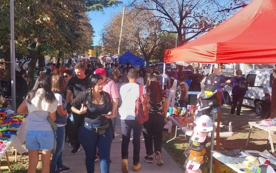 Un gran marco de público disfrutó de la Feria de la Biodiversidad en la Plaza 9 de Julio