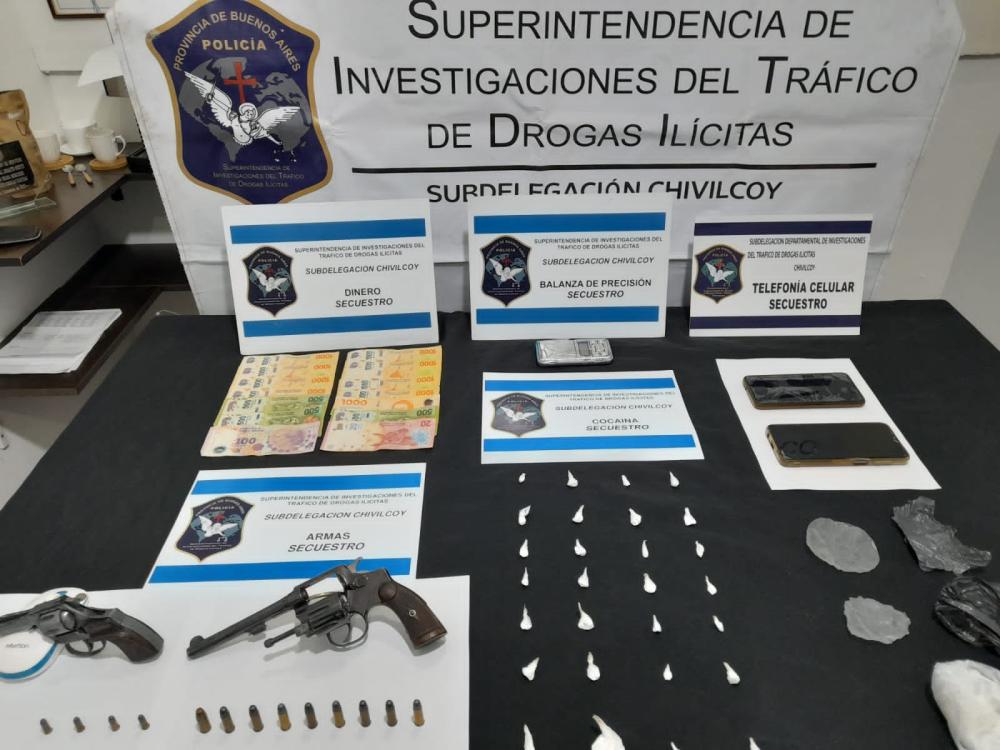 Detenidos por drogas y posesión de armas
