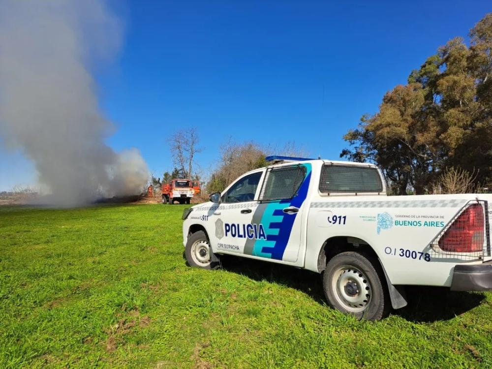 Incendio de ramas y pastos