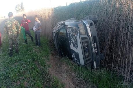 Volcó una camioneta en el camino a Plá, partido de Alberti