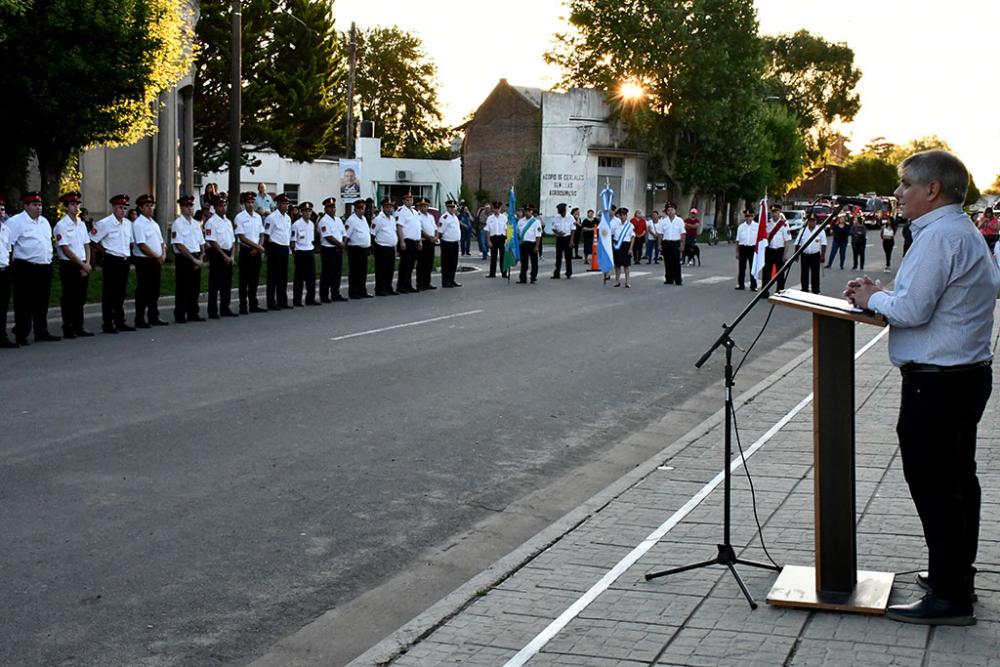 Acto oficial por el 35° aniversario de la Central de Bomberos Voluntarios de Moquehuá