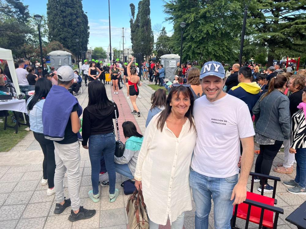 Una nutrida cantidad de público, disfrutó la tarde del domingo en la Plaza Moreno