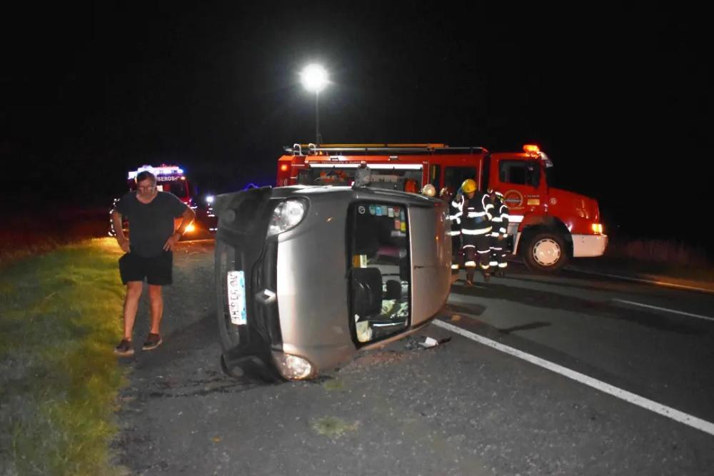 Choque y vuelco sobre Ruta 5