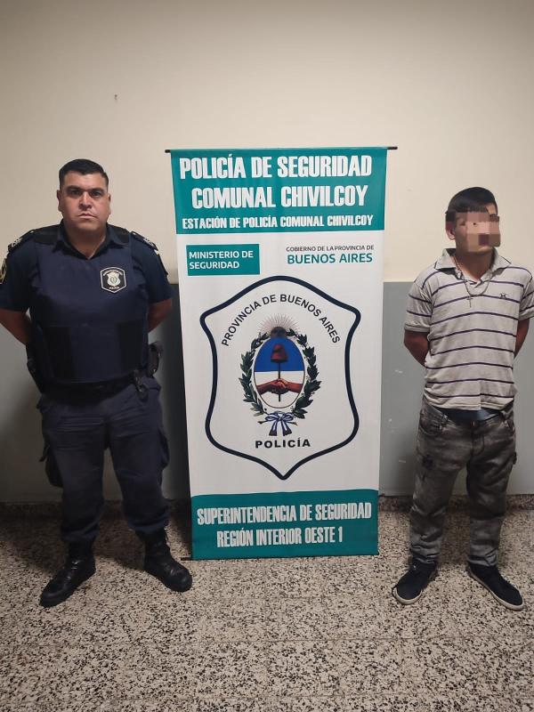 PERSONAL POLICIAL DETUVO A UN SUJETO MASCULINO, QUE SUSTRAJO UNA CAMIONETA