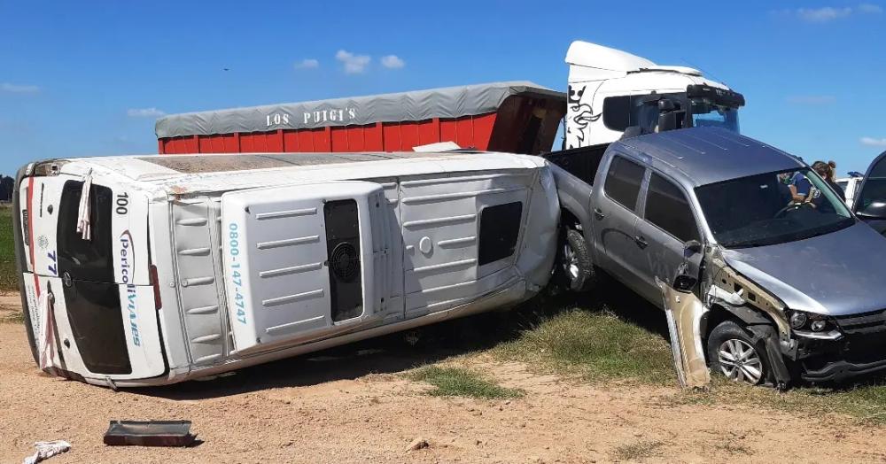 Llevaba un vehículo de "tiro" y chocó con otro vehículo