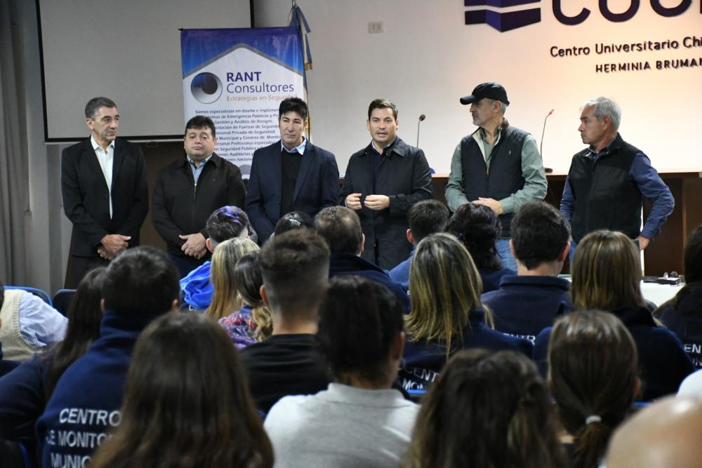 Se brindó una capacitación para los empleados del Centro Multiagencia 911, con el fin de mejorar la calidad de la atención