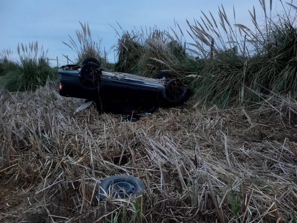 Volcó un vehículo en Ruta 5