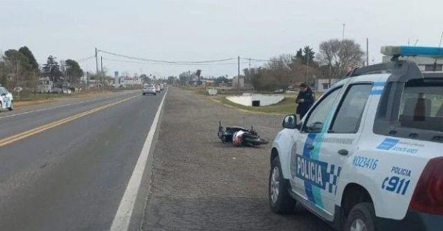 Colisión entre motocicleta y camión cisterna deja una joven herida
