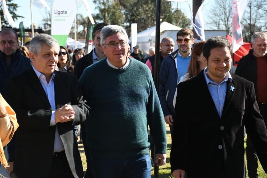 El Intendente Britos estuvo con el Ministro Rodríguez en la Rural de Chivilcoy