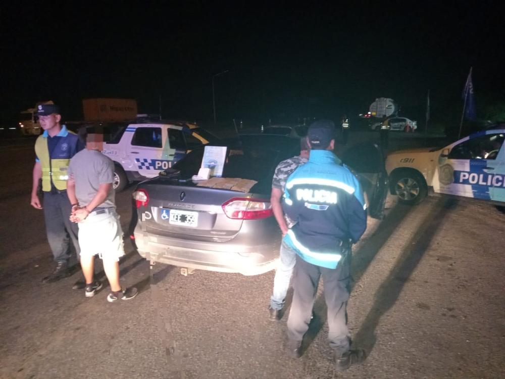 Dos hombres fueron detenidos con cocaína de máxima pureza en un operativo de interceptación vehicular
