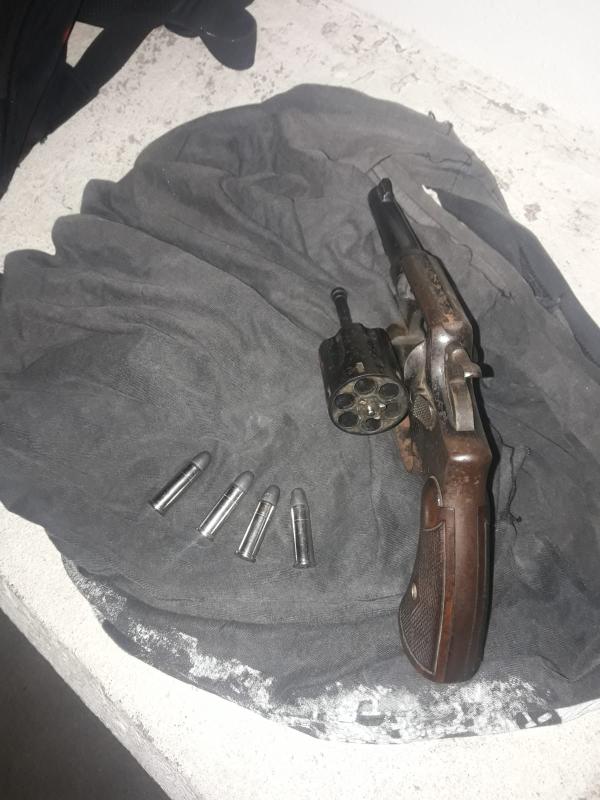 En el acceso a Moquehuá, fue aprehendido un hombre por la tenencia de un arma de fuego de uso civil