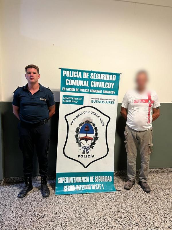 Dos personas fueron aprehendidas por agredir a vecinos y provocar daños cuando se realizaba un operativo