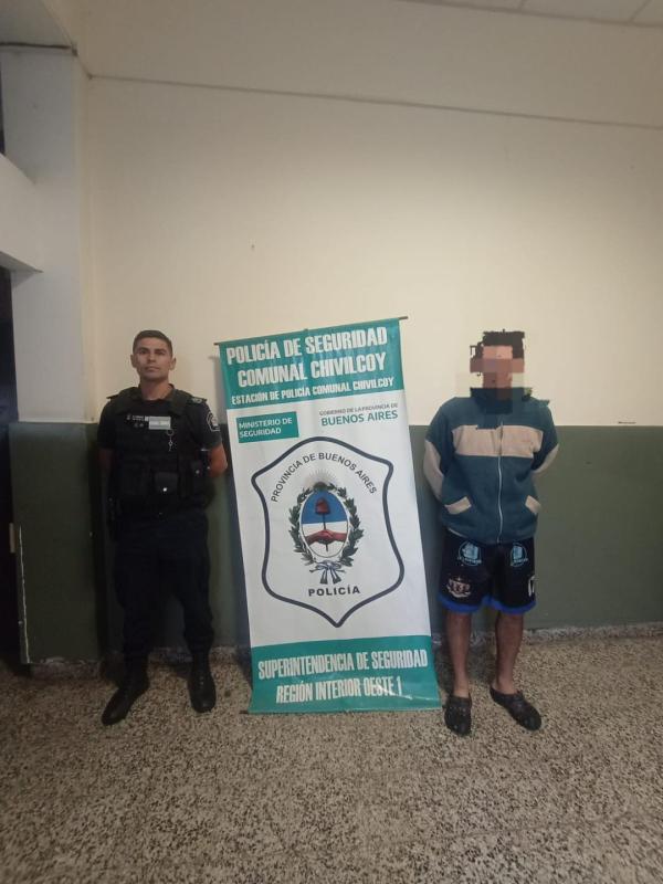 Fueron detenidos por robar dinero del interior de un vehículo