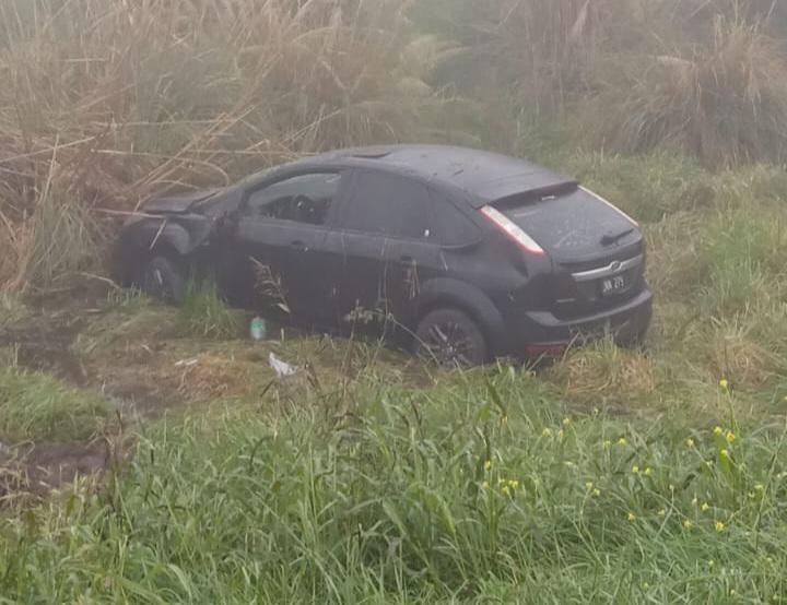 Despiste y susto en Ruta 5: Un automóvil cayó a la banquina