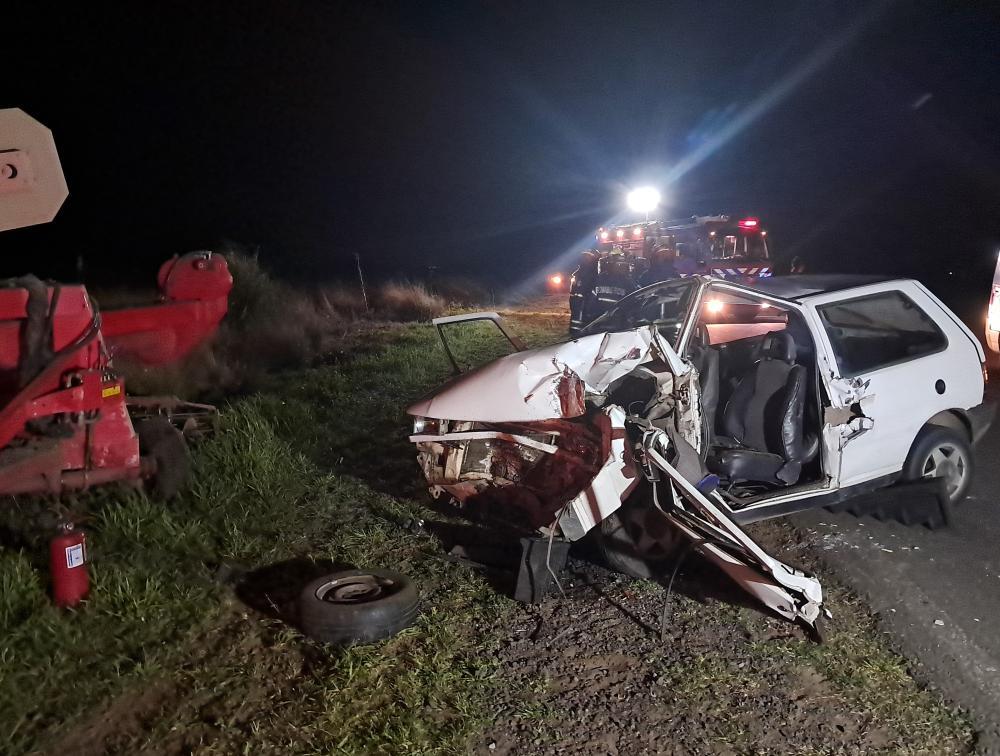 Murió un hombre en Ruta 46: un auto chocó con una maquinaria agrícola