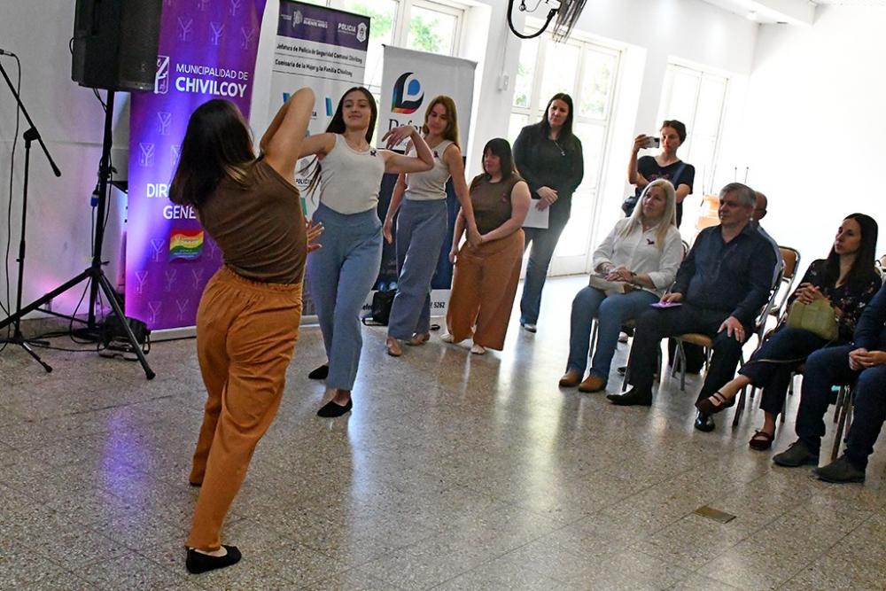 Acto por el 25N: El intendente Guillermo Britos destacó el compromiso municipal en la lucha contra la violencia hacía las mujeres