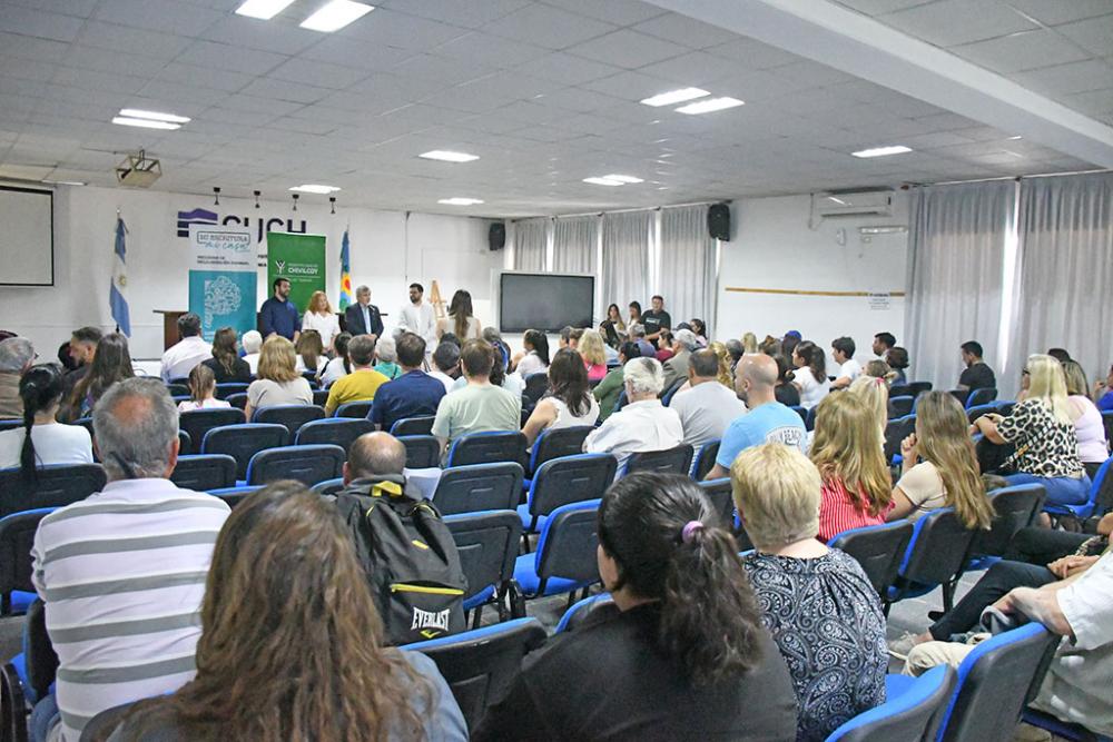 79 familias chivilcoyanas firmaron los títulos de propiedad de sus viviendas en un acto encabezado por el intendente Guillermo Britos