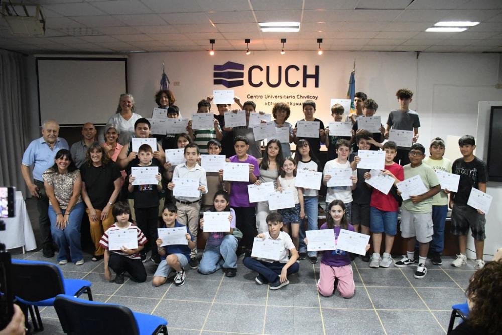 Entrega de diplomas del programa CUCH +10