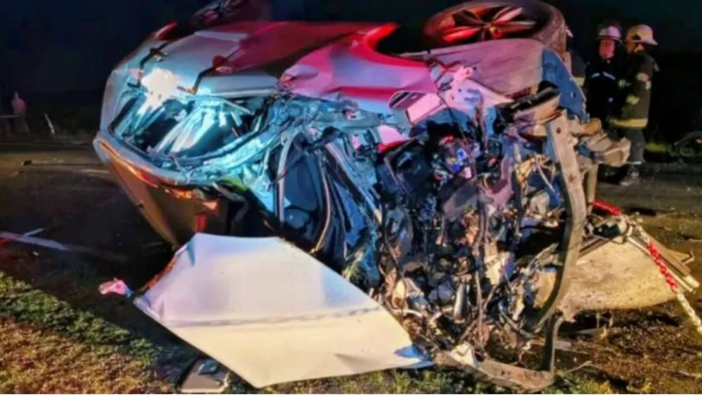 Cuatro personas murieron en un choque frontal tras una maniobra desesperada para esquivar un camión