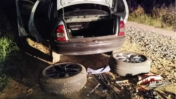 Detienen a un hombre por robo de ruedas tras una persecución