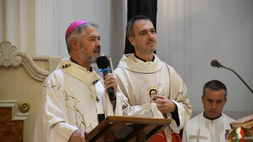 El Intendente Guillermo Britos, junto a funcionarios municipales, participó de la misa de inicio del ministerio pastoral del Padre Federico Lagoa en la Parroquia Nuestra Señora del Carmen