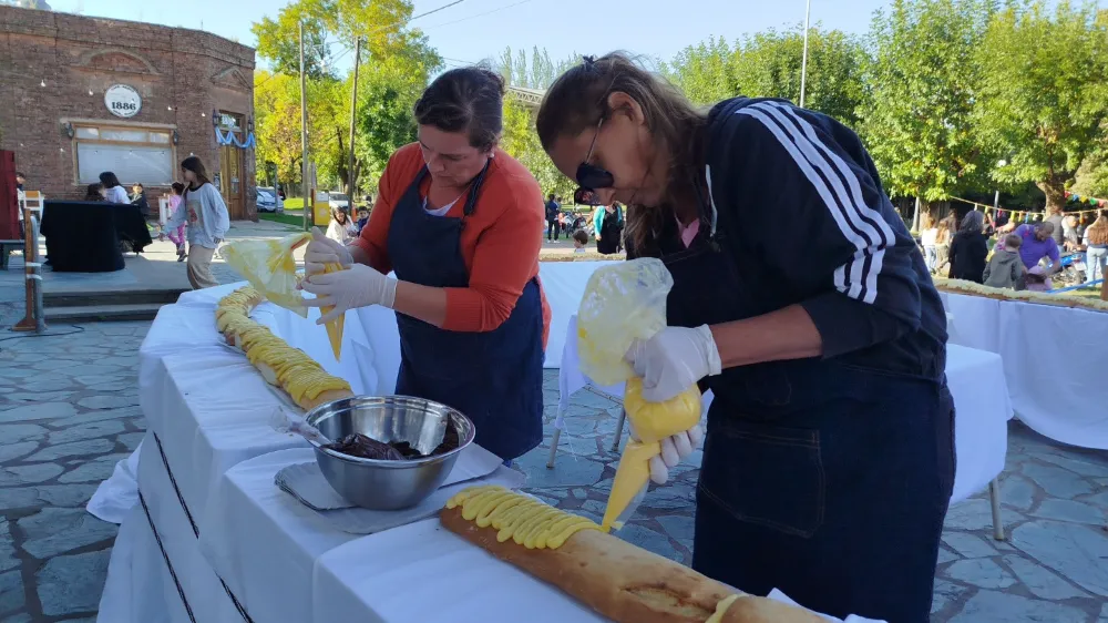 Elaboran una rosca de pascuas de 18 metros