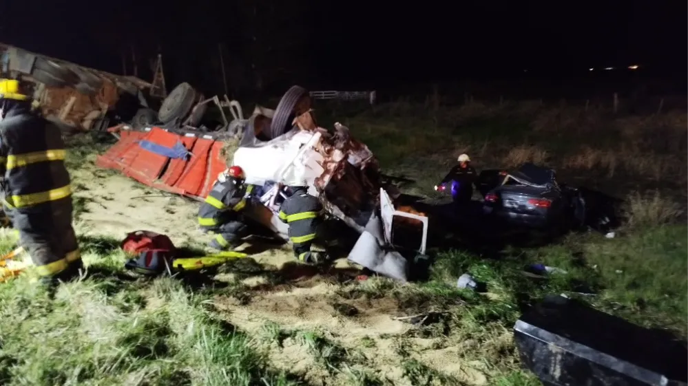 COLISIÓN FATAL ENTRE AUTO Y CAMIÓN