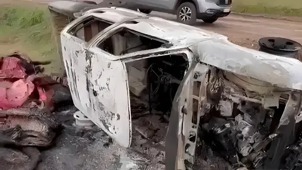 Faenaron seis vacas, se encajaron durante la fuga y prendieron fuego la camioneta