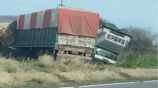 Volcaron dos camiones en la Ruta Provincial 50