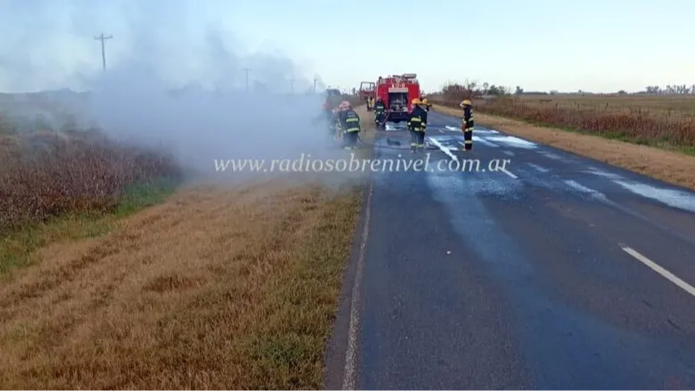 Bomberos de Rawson acudieron a incendio vehicular en Ruta 51